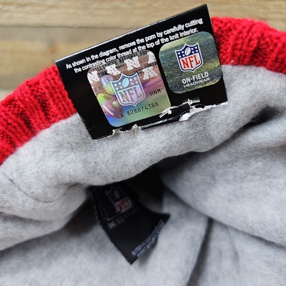 New Era Tampa Bay Buccaneers NFL Football Lined Red Cream Stocking Hat - Picture 6 of 9